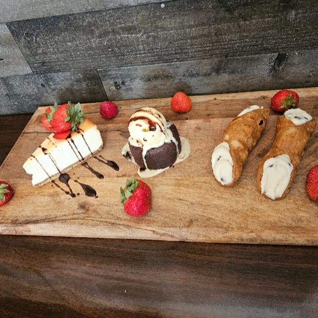 Cannoli.